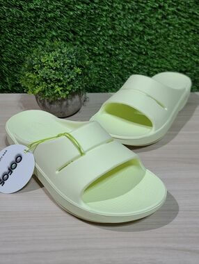 OOFOS OOahh recovery Mello slide - US Women's 8 NEW
